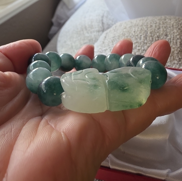 Astroghar Pi Yao with Green Jade Crystal Bracelet for Men & Women - Picture 6 of 8